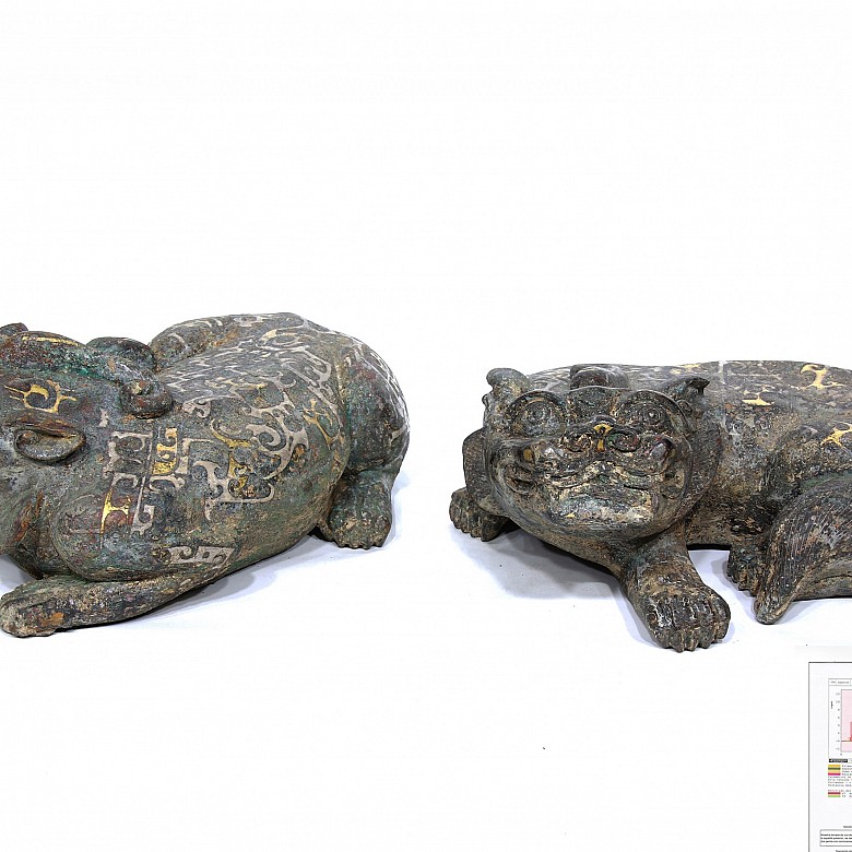 A rare pair of gold and silver-inlaid dogs, Zhou Dynasty, Warring States period (480-221 BC)