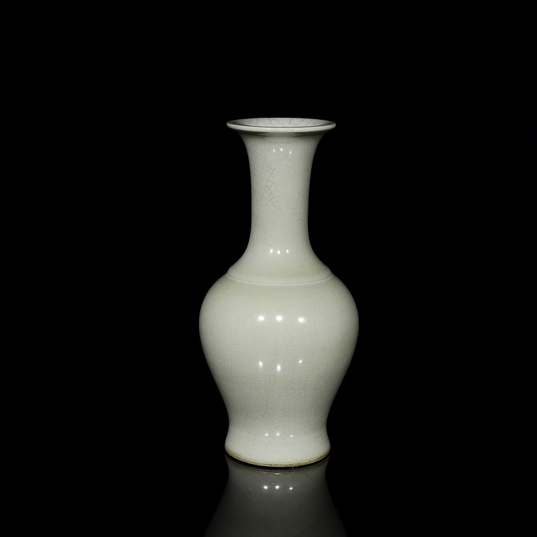 Jarrón de porcelana vidriado en blanco, S.XX - 2