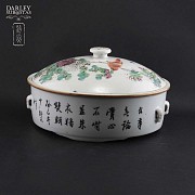 Casserole with lid in china, S.XIX