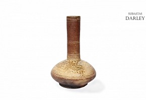 Long neck vase, Han dynasty (206 BC - 220 AD)