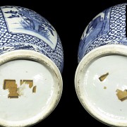 Pair of blue and white porcelain tibors, Jingdezhen, Qing dynasty