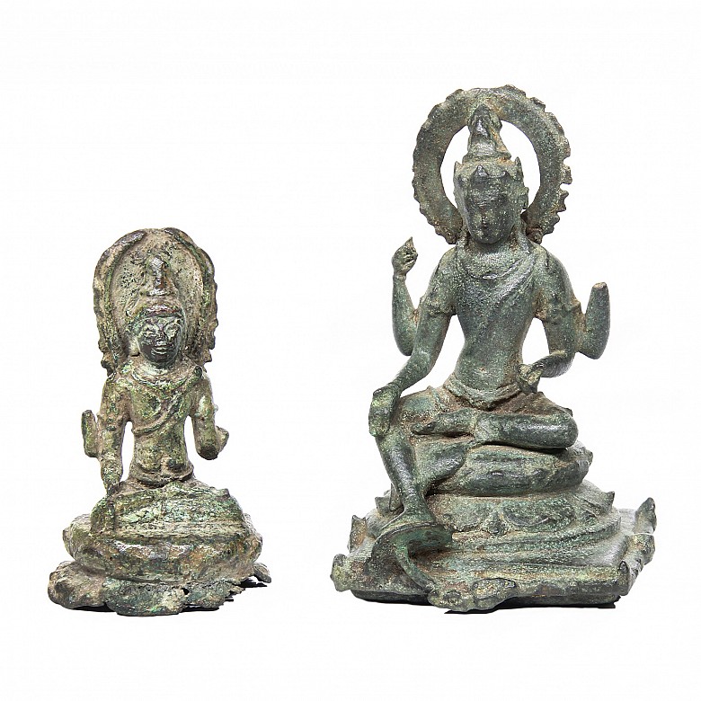 Dos figuras representando a Buda, Indonesia, s.XIX-XX
