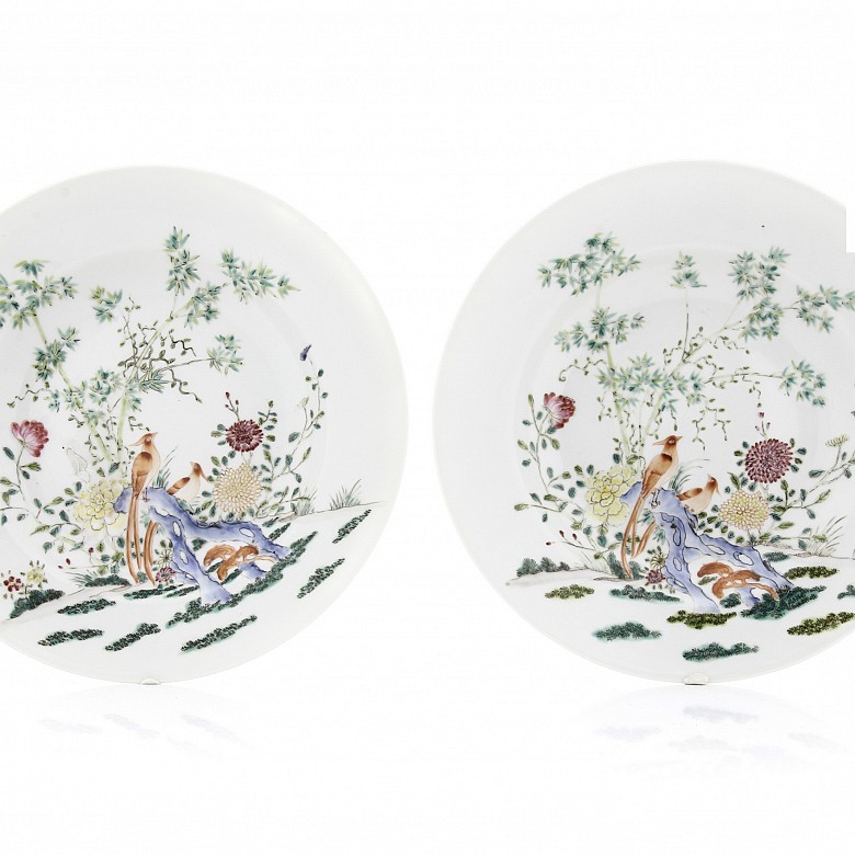 Pair of dishes decorated with phoenix and bamboo, late Qing dynasty.