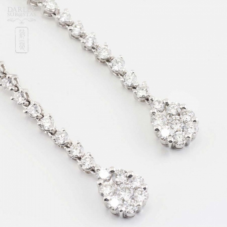 Earrings in 18k white gold and diamonds. - 7