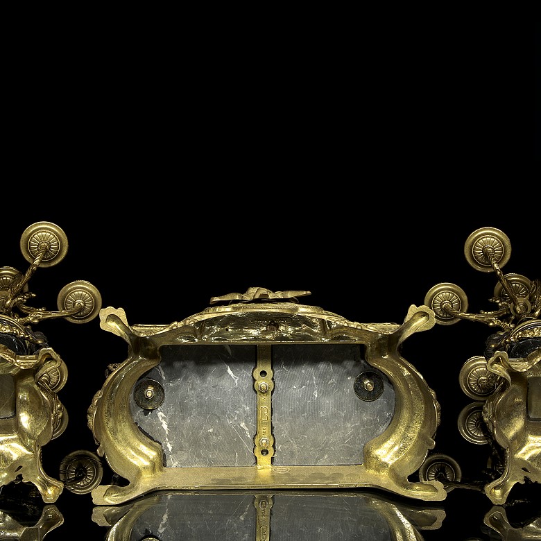 Reloj con guarnición, estilo Luis XVI, S.XX - 2