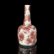 Jarrón de porcelana, rojo y blanco, dinastía Qing