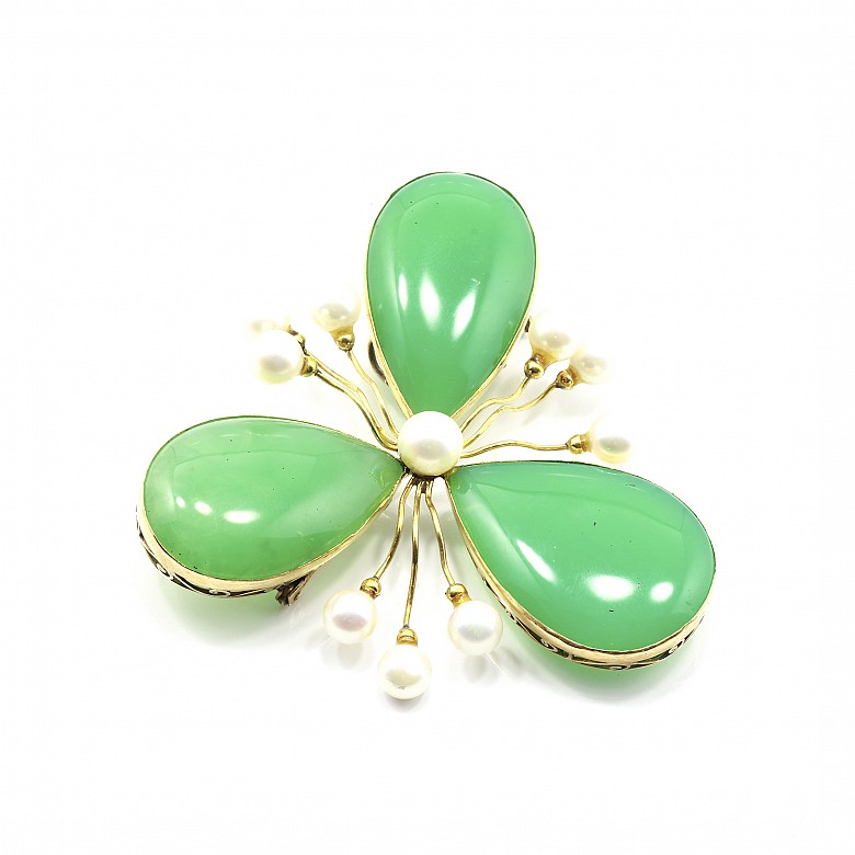 Brooch with three green stones, chrysoprase, and 10 pearls - 1