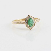 Precioso anillo oro 18k, brillantes y esmeralda