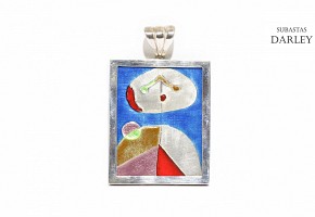 Silver mounted pendant with enamels