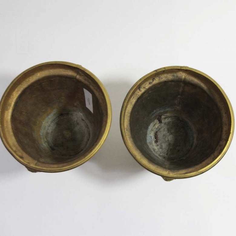 Pair of golden bronze pots. - 5