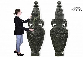 Pair of large vases with Chinese ladies, 20th century