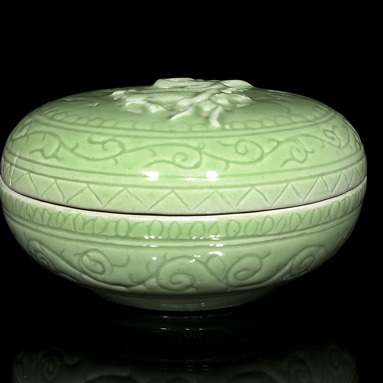 Circular glazed ceramic box, 20th century - 2