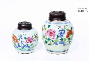 Pareja de vasijas familia rosa, dinastía Qing, s.XVIII