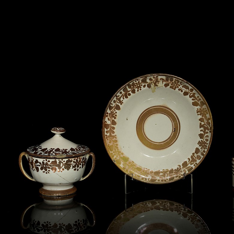 Lot of Manises ceramics, 19th century - 2