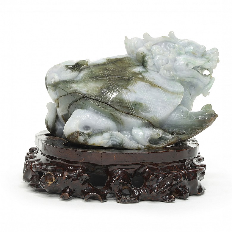 Tortuga de piedra tallada, con peana, S.XX