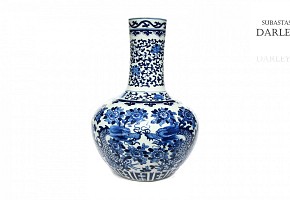 Jarrón de porcelana azul y blanco con dragón, s.XX