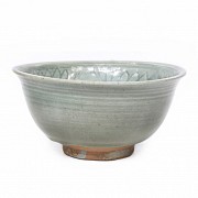 Bowl with incised decoration and celadon glaze, Sawankhalok, 14th-15th centuries