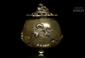 Incensario de bronce con relieves, dinastía Qing