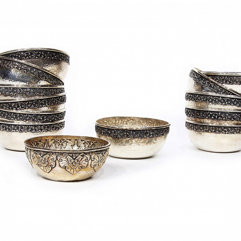 Lot of embossed silver bowls, law 800, Indonesia.
