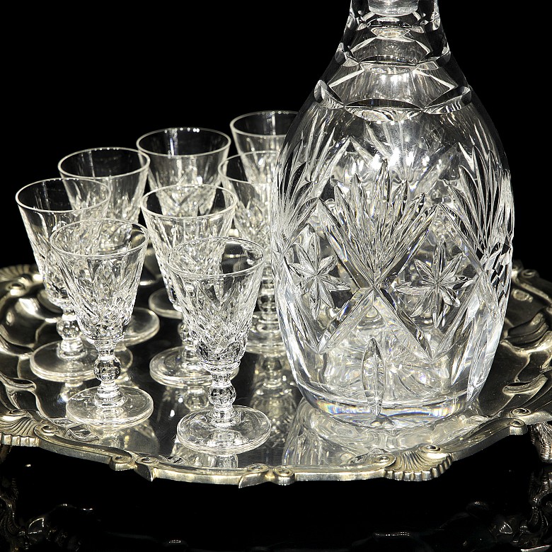 Decanter and ten glasses on a tray
