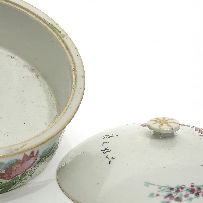Recipiente con tapa de porcelana china, pps. S.XX - 5