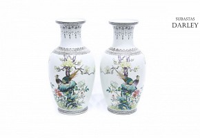 Pair of glazed porcelain vases, China, 20th century