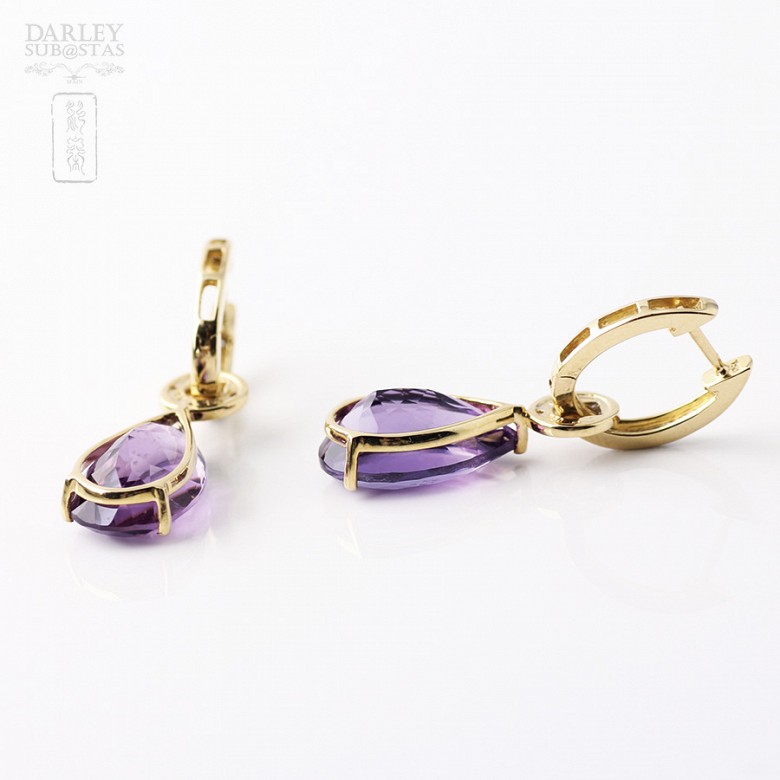Earrings in 18k white gold with amethysts and diamonds. - 1
