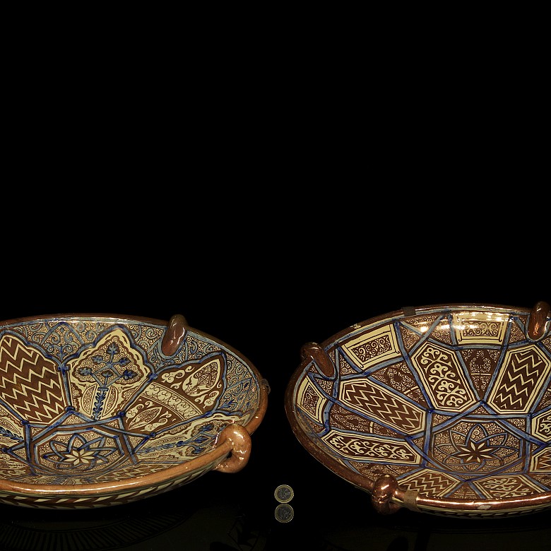 Pair of plates, Manises metallic lustre, 20th century