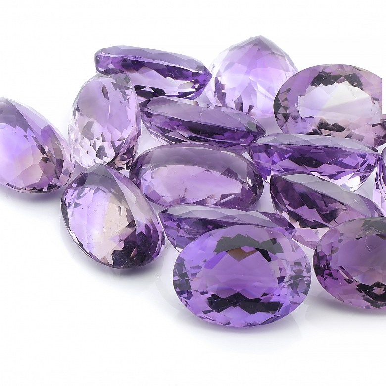 Lot of amethysts oval size 240 cts