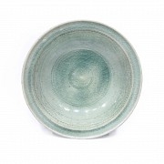 Bowl with rounded rim, celadon glaze, Sawankhalok, 14th-15th centuries