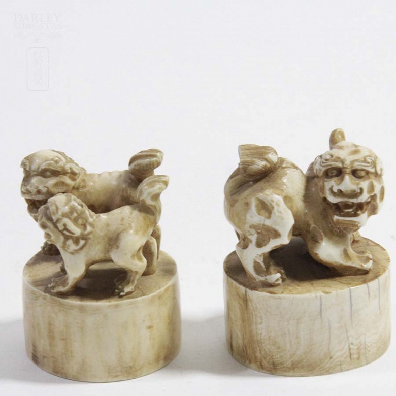 两枚中国象牙的椭圆形邮票 - 1