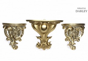 Lot of three gilded wall corbels, 20th century