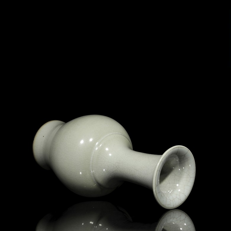 Jarrón de porcelana vidriado en blanco, S.XX - 5