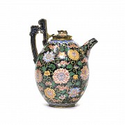 Enamelled bronze teapot, Qing dynasty (1644 - 1912)