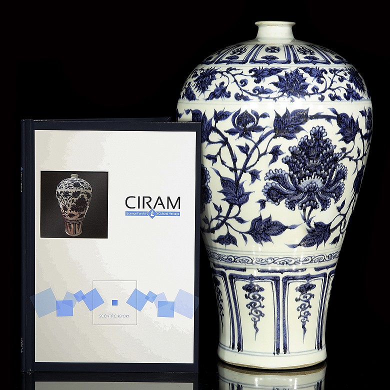 A blue and white Meiping vase 