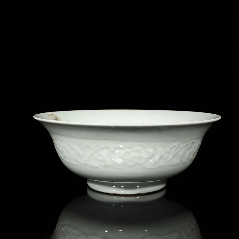 Celadon-glazed porcelain bowl, Qing dynasty
