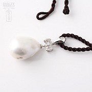 Pendant with white baroque pearl and diamond in 18k white gold - 4