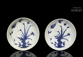 Pair of small porcelain plates, 20th century