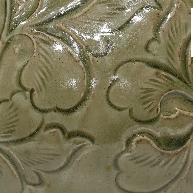 Green glazed ceramic vessel, Yue style.