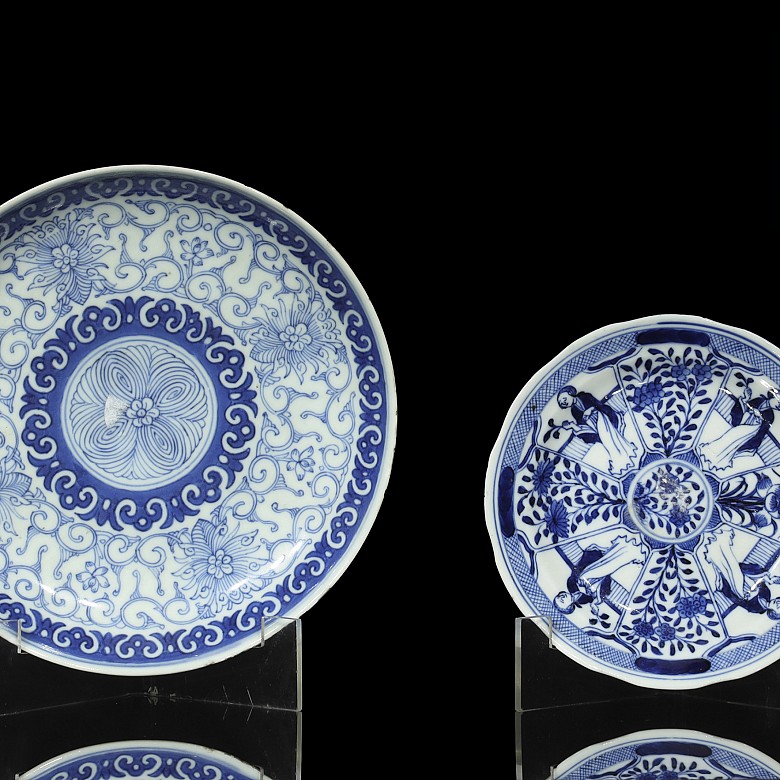Two porcelain dishes, blue and white, 20th century