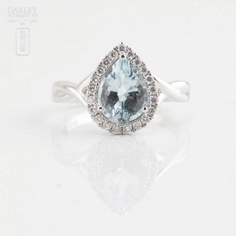 18k Gold Ring with Aquamarine and Diamonds - 1