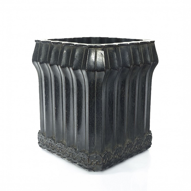 Carved wooden brush pot, Qing dynasty
