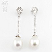 Elegantes pendientes perla Australiana y Diamantes