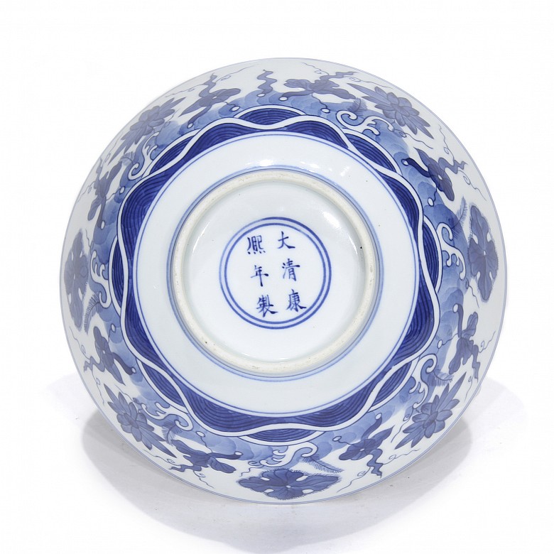 Chinese porcelain bowl, 20th century
