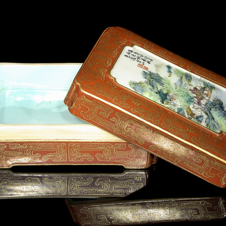 Caja de porcelana con tapa, con marca Qianlong