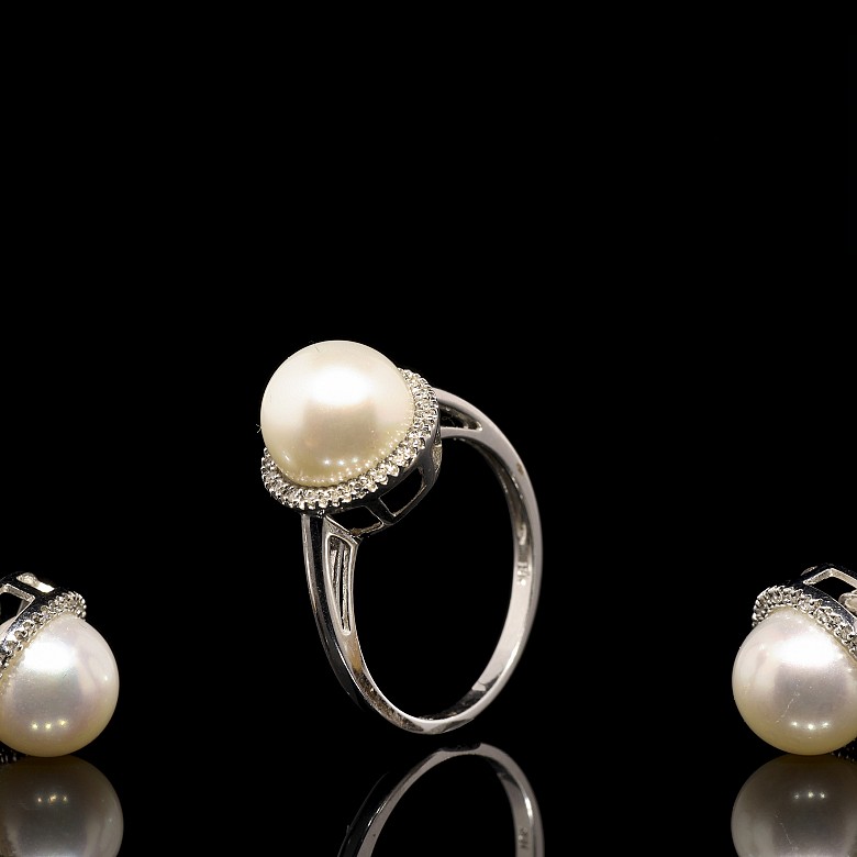 Conjunto en oro blanco de 18 k, perlas y diamantes - 2