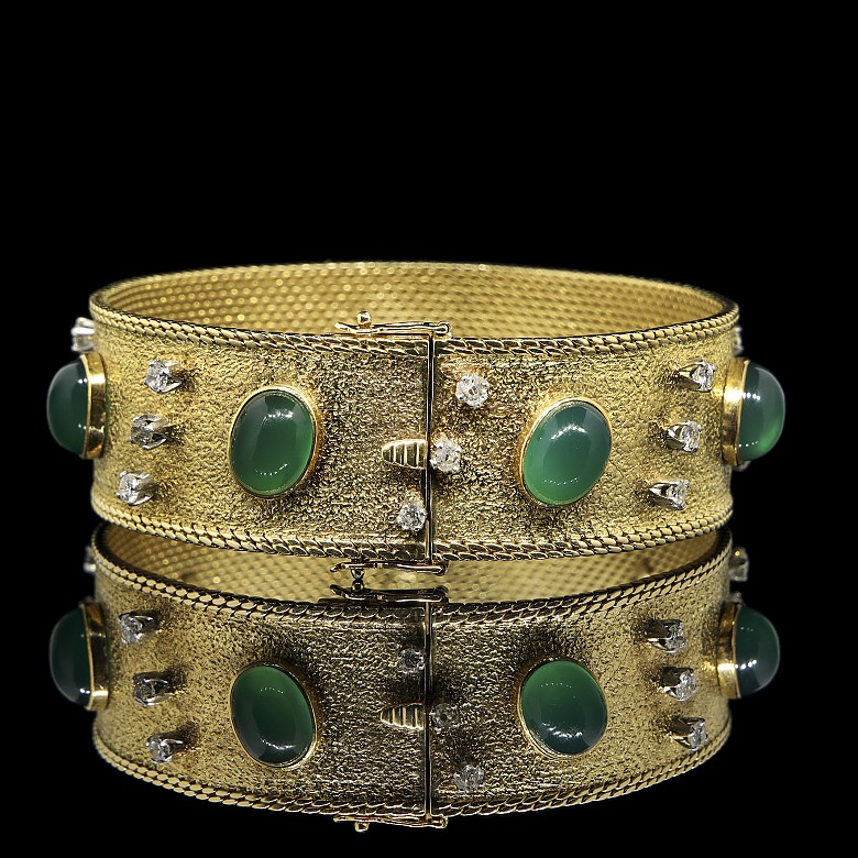 Yellow gold bracelet with diamonds and emeralds