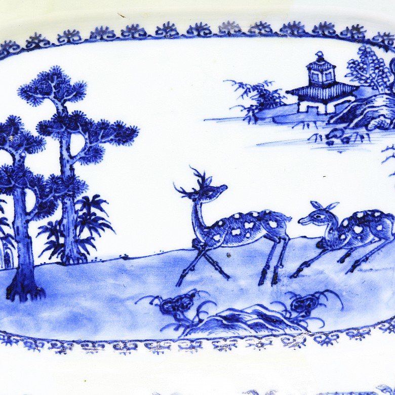 Dos bandejas chinas en porcelana, s.XVIII.