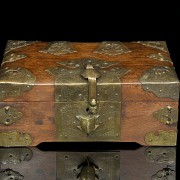A chinese wooden jewelry box, Qing dynasty