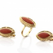 Set of coral earrings and ring on 18k yellow gold setting.
